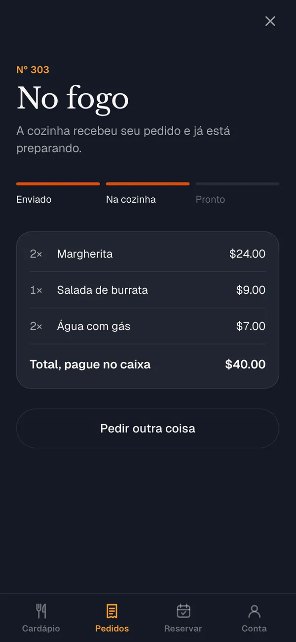 O pedido de um cliente num celular, passando de enviado para em preparo e pronto